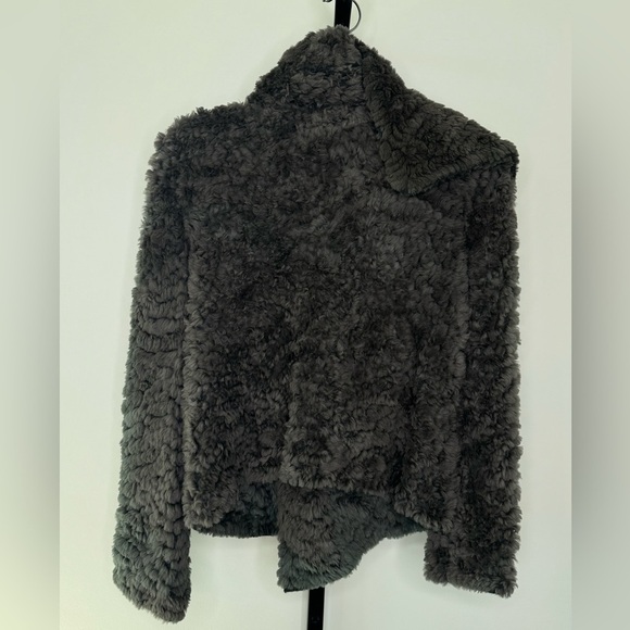 Fendi Beaver Fur Biker Jacket – Pure Luxury & Elegance, Size IT 42 (US 6-8) - Picture 3 of 6